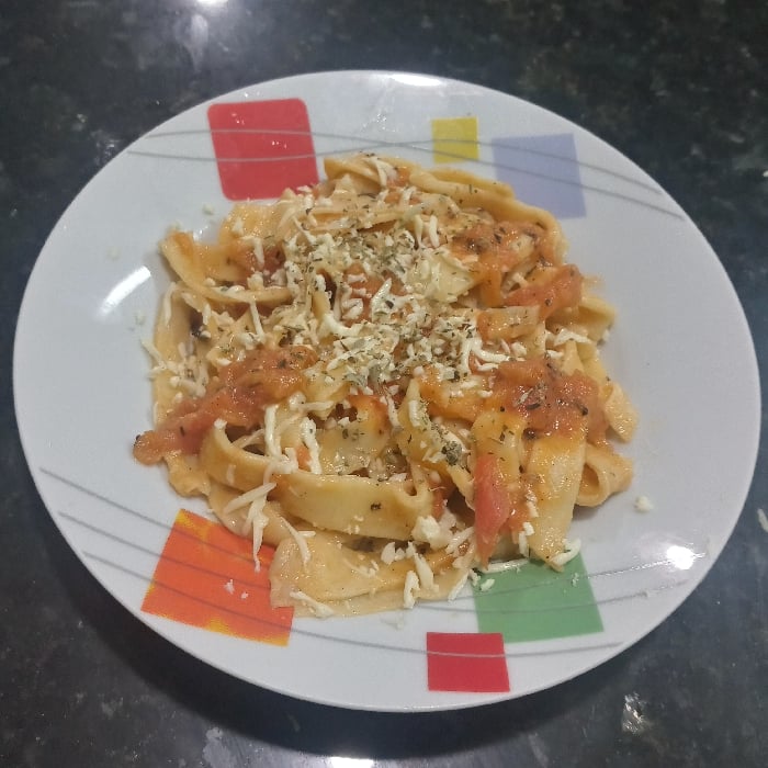 Photo of the Tagliatelle with rustic tomato sauce, basil and curd cheese – recipe of Tagliatelle with rustic tomato sauce, basil and curd cheese on DeliRec