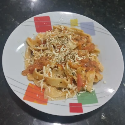 Recipe of Tagliatelle with rustic tomato sauce, basil and curd cheese on the DeliRec recipe website