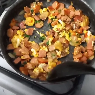 Recipe of Scrambled sausage with pepperoni on the DeliRec recipe website