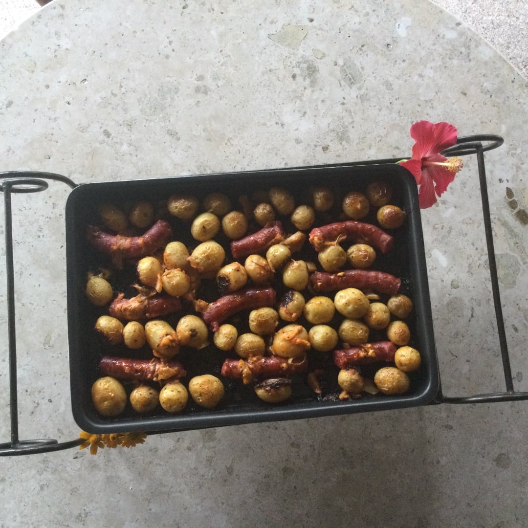 Foto da Linguiça ao forno com batatas - receita de Linguiça ao forno com batatas no DeliRec