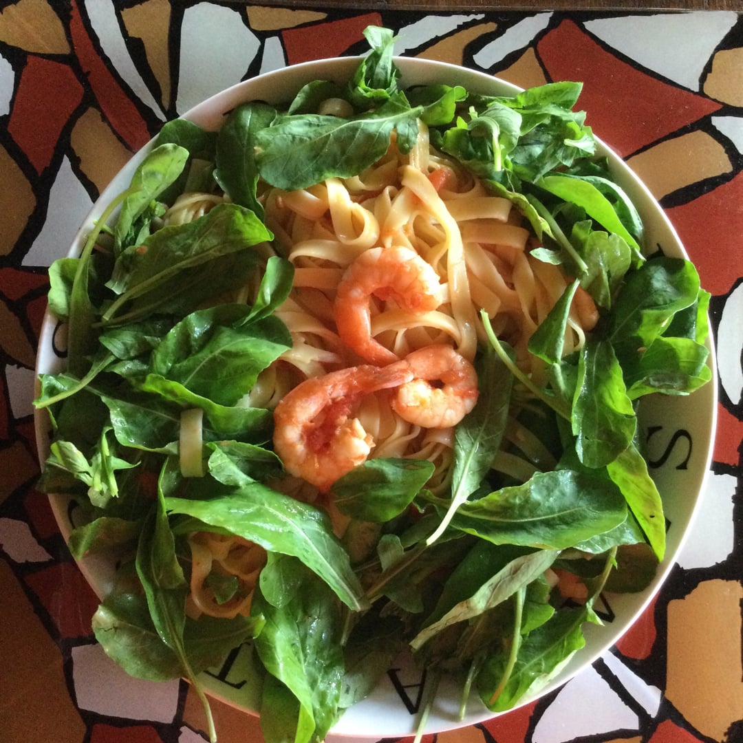 Photo of the Pasta with shrimp sauce and arugula perfume – recipe of Pasta with shrimp sauce and arugula perfume on DeliRec
