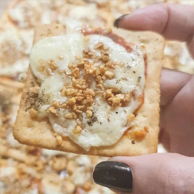 Recipe of Pizza on cream cracker on the DeliRec recipe website