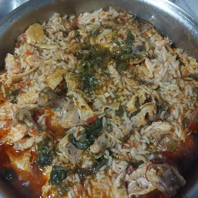 Receita de Frango caipira com arroz e molho de tomate  no site de receitas DeliRec