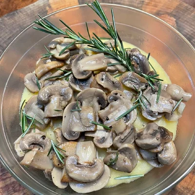 Recipe of Polenta with mushroom ragu on the DeliRec recipe website
