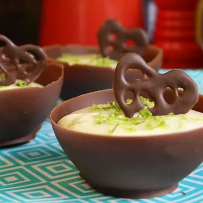 Recipe of Lemon Mousse in Chocolate Cone on the DeliRec recipe website