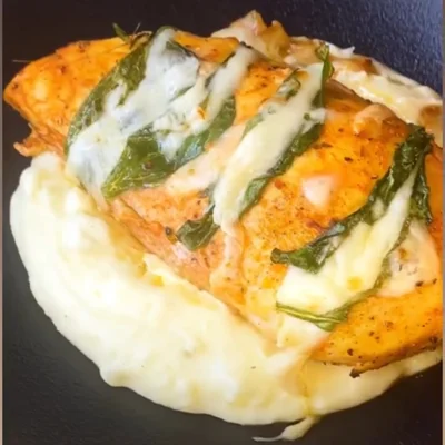 Recipe of Chicken stuffed with spinach and cheese on the DeliRec recipe website