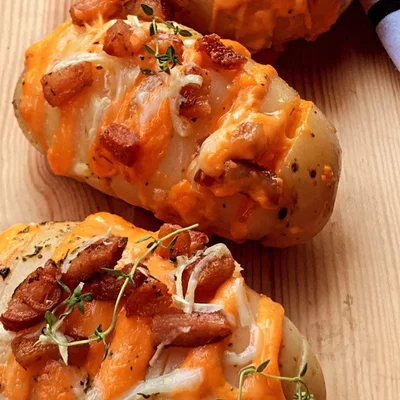 Recipe of Potato stuffed with cheddar and bacon on the DeliRec recipe website