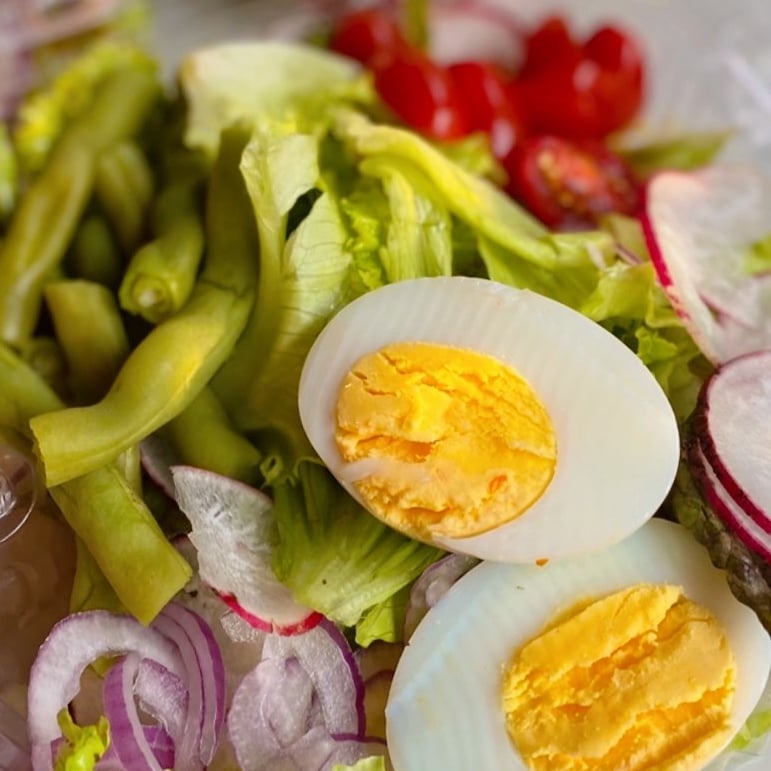 Foto da Salada com ovos  - receita de Salada com ovos  no DeliRec