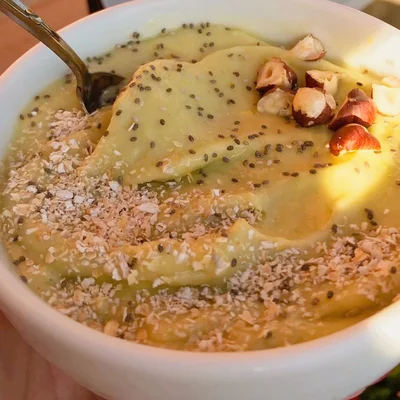 Recipe of avocado smoothie bowl on the DeliRec recipe website