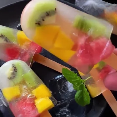 Recipe of refreshing popsicle on the DeliRec recipe website