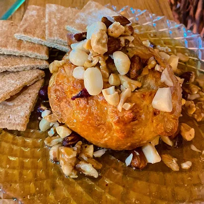 Recipe of Brie puffed with honey and chestnuts on the DeliRec recipe website