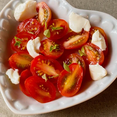 Recipe of caprese salad on the DeliRec recipe website