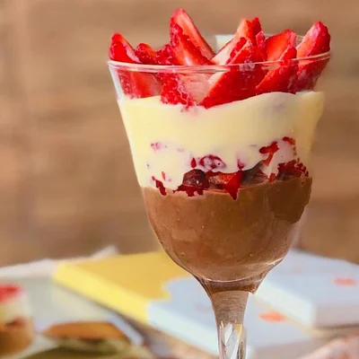 Recipe of Strawberry bonbon in the cup on the DeliRec recipe website