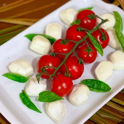 Recipe of Caprese snack for the cold table on the DeliRec recipe website