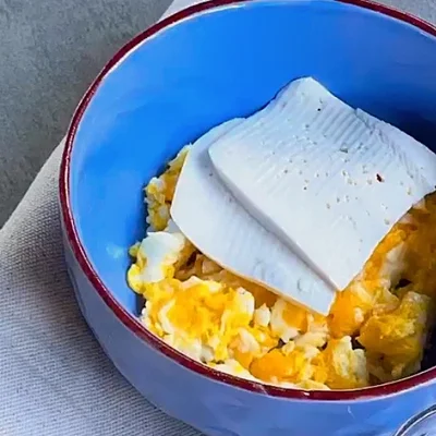 Recipe of Scrambled eggs with white cheese on the DeliRec recipe website