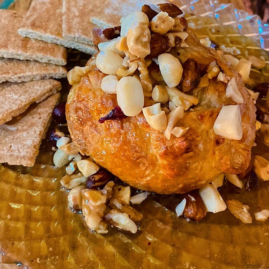 Photo of the Camembert cheese puff with honey & chestnuts – recipe of Camembert cheese puff with honey & chestnuts on DeliRec