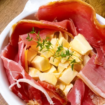 Recipe of Cheese with honey and Parma ham on the DeliRec recipe website