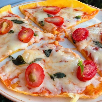 Receta de pizza margarita con crepioca en el sitio web de recetas de DeliRec