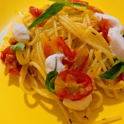 Recipe of caprese pasta on the DeliRec recipe website