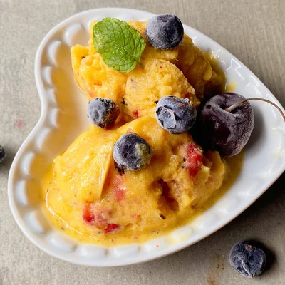 Recipe of Mango sorbet with blueberries and protein strawberry on the DeliRec recipe website
