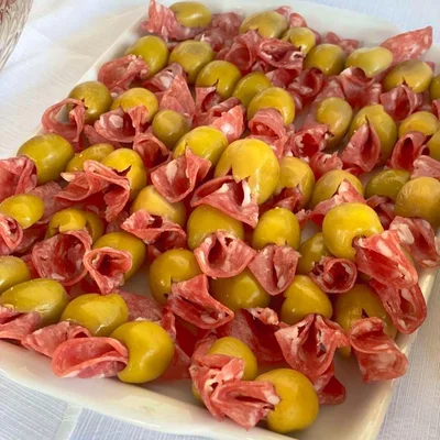 Recipe of Olive bowties with salami on the DeliRec recipe website
