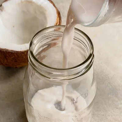 Recipe of homemade coconut milk on the DeliRec recipe website