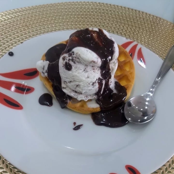 Photo of the Waffles with ice cream and chocolate sauce – recipe of Waffles with ice cream and chocolate sauce on DeliRec