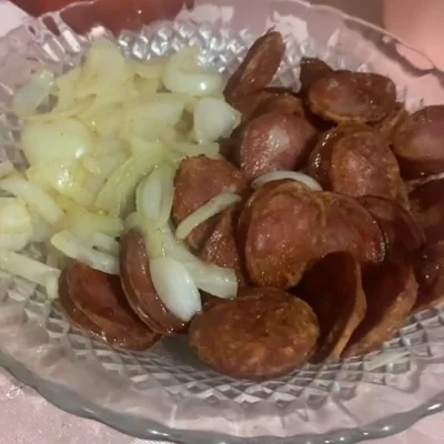 Recipe of Pepperoni sausage with onion on the DeliRec recipe website