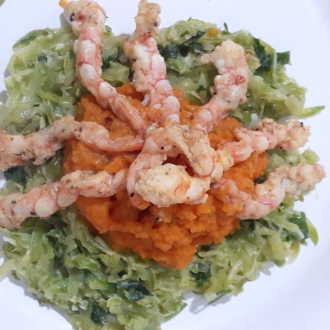 Photo of the Carrot puree on a bed of zucchini with hot prawns – recipe of Carrot puree on a bed of zucchini with hot prawns on DeliRec