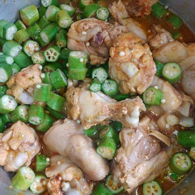 Recipe of Chicken cooked with okra on the DeliRec recipe website