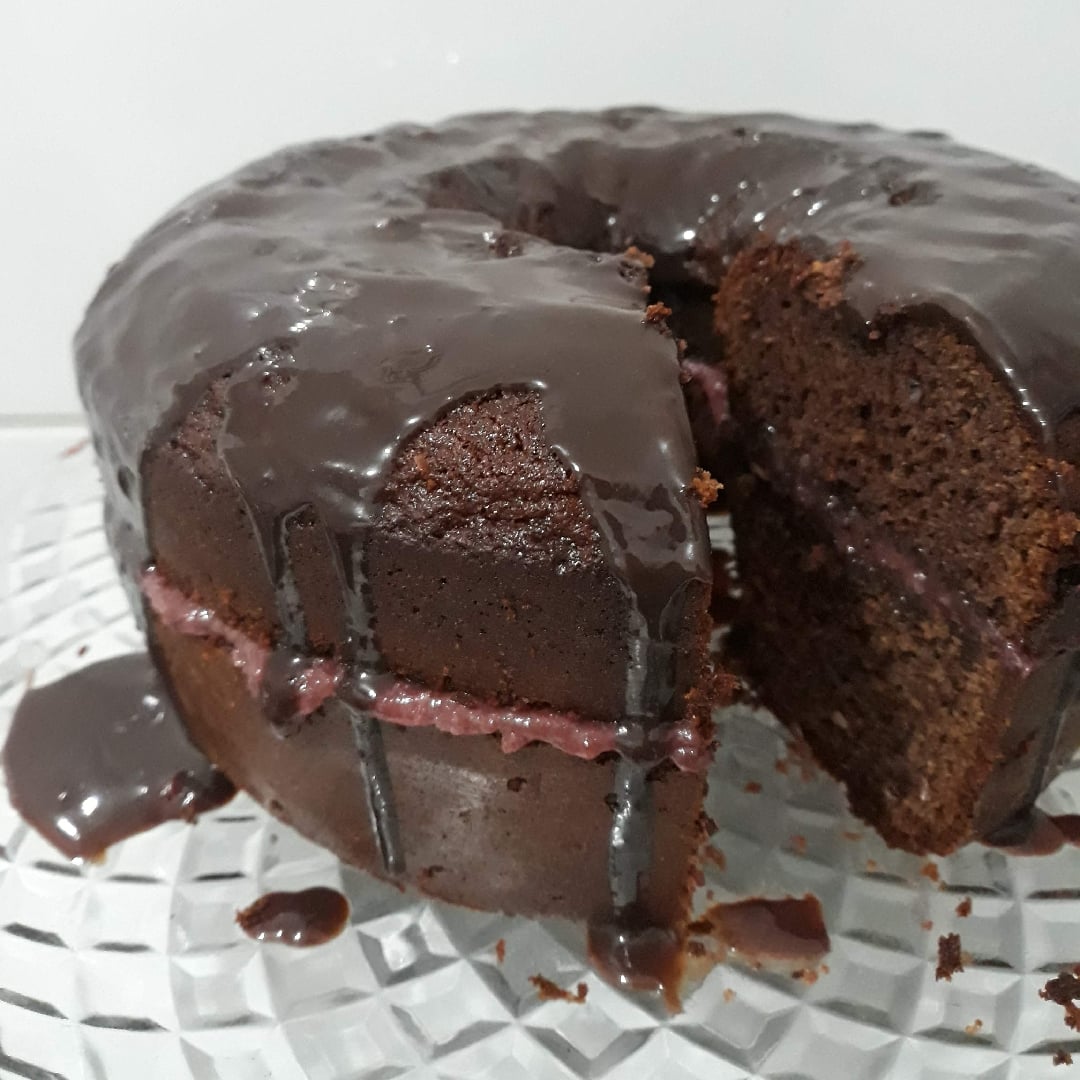 Photo of the Chocolate cake with strawberry brigadeiro filling – recipe of Chocolate cake with strawberry brigadeiro filling on DeliRec