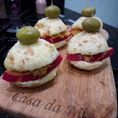 Receita de Sanduíche com pão de queijo minas no site de receitas DeliRec