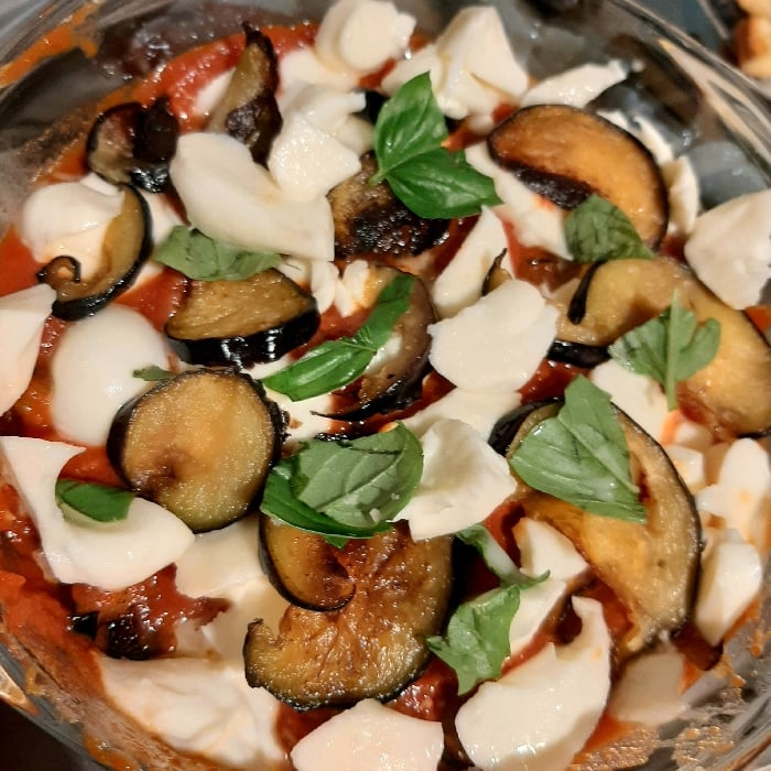 Photo of the Parmigiana: Baked Eggplants on a Bed of Tomatoes and Mozzarella – recipe of Parmigiana: Baked Eggplants on a Bed of Tomatoes and Mozzarella on DeliRec