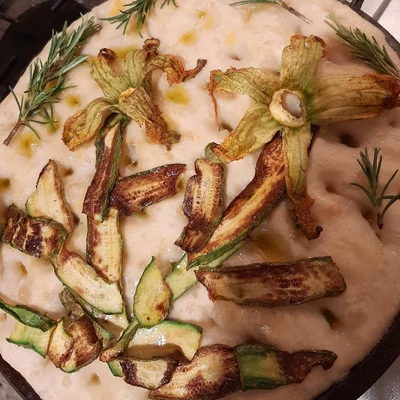 Recipe of Focaccia (with zucchini garden) on the DeliRec recipe website