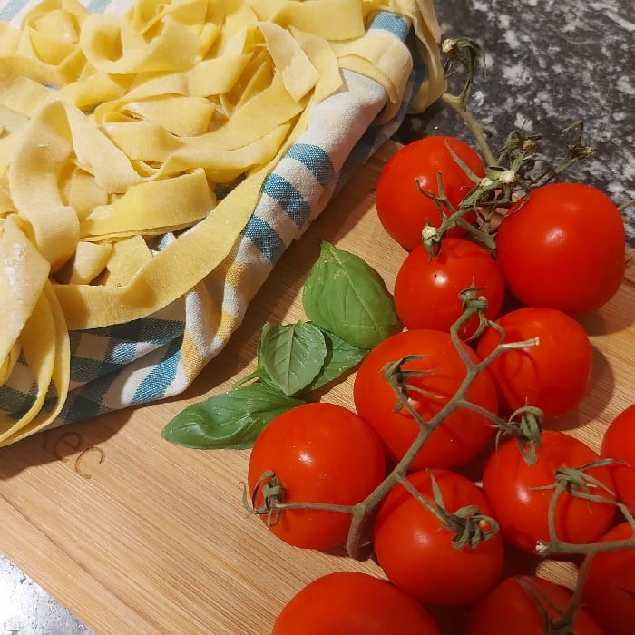Photo of the Pasta with fresh tomato and basil sauce – recipe of Pasta with fresh tomato and basil sauce on DeliRec