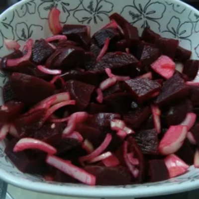 Recipe of Beetroot Salad with Onion on the DeliRec recipe website