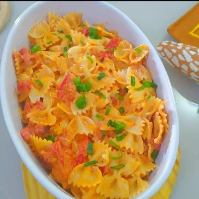Recipe of Creamy Macaroni with Cheese and Cherry Tomatoes on the DeliRec recipe website