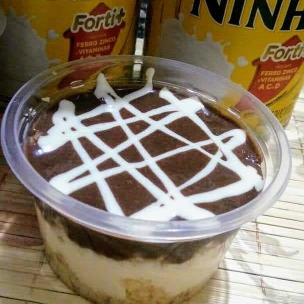Foto da Bolo no pote de Ninho com ganache de chocolate - receita de Bolo no pote de Ninho com ganache de chocolate no DeliRec