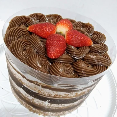 Recipe of Easy Strawberry Chocolate Cake on the DeliRec recipe website