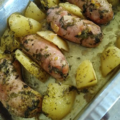 Recipe of Baked sausage with potatoes on the DeliRec recipe website