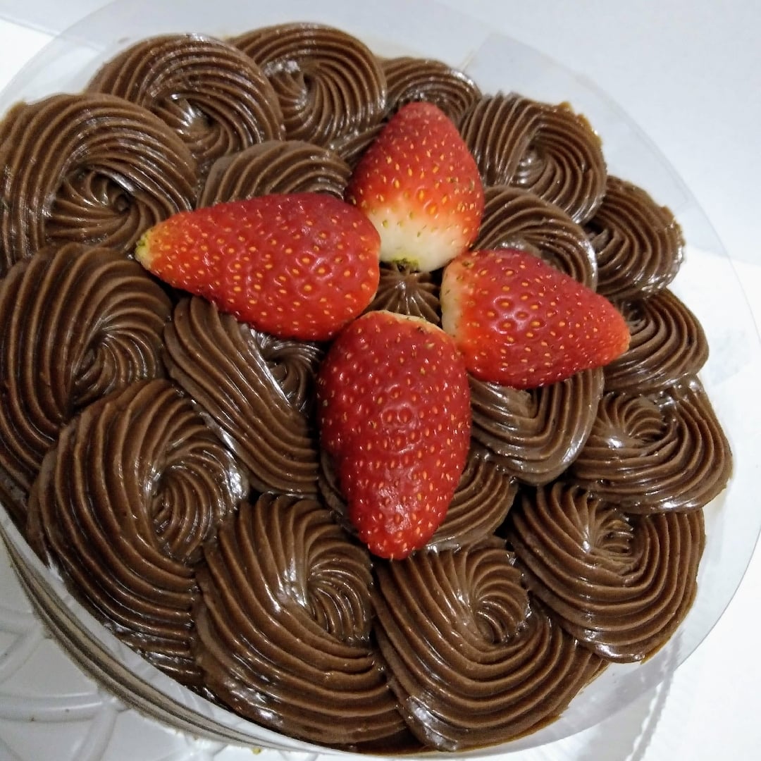 Foto da Bolo de chocolate com morango fácil  - receita de Bolo de chocolate com morango fácil  no DeliRec