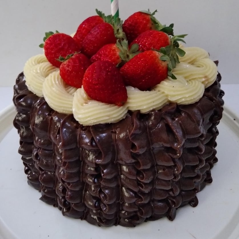 Photo of the Chocolate cake with Traditional Brigadeiro and Ninho frosting – recipe of Chocolate cake with Traditional Brigadeiro and Ninho frosting on DeliRec