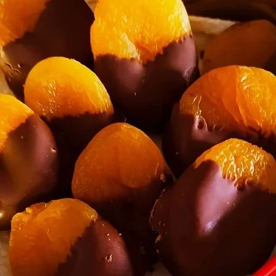 Receita de Damasco Com Chocolate 🍫🎄 no site de receitas DeliRec