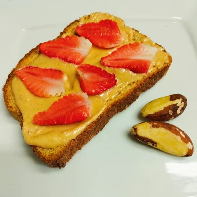 Recipe of White Chocolate Fit Toast with 🍓 on the DeliRec recipe website