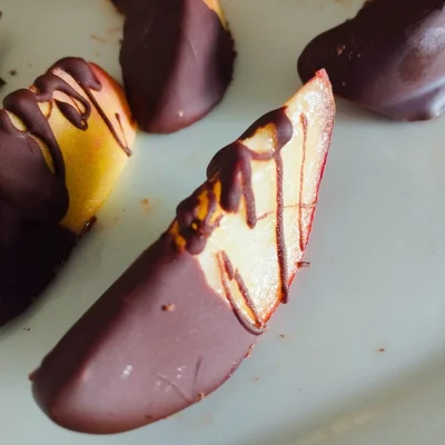 Recipe of Peach 🍑 with Chocolate 🍫 on the DeliRec recipe website