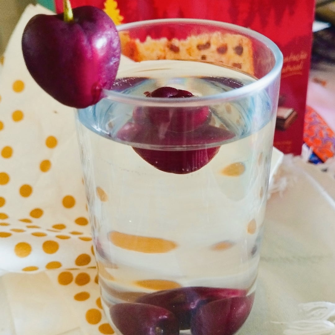 Photo of the Cherry Flavored Water 🍒🎄 – recipe of Cherry Flavored Water 🍒🎄 on DeliRec