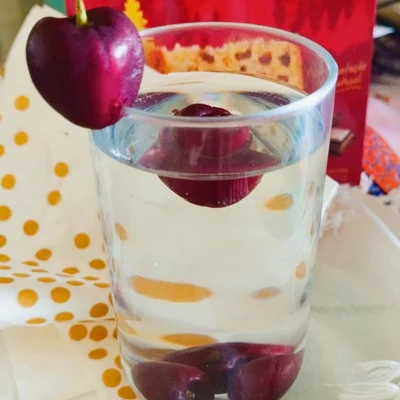 Recipe of Cherry Flavored Water 🍒🎄 on the DeliRec recipe website