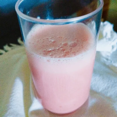 Recipe of Strawberry Milkshake 🍓 on the DeliRec recipe website