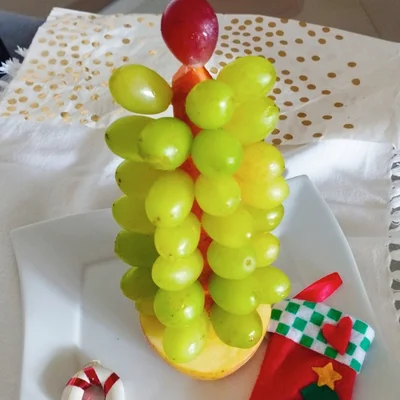 Recipe of Seasonal Fruit Christmas Tree 🎄 on the DeliRec recipe website