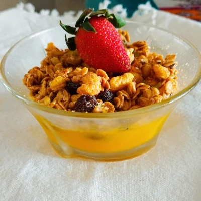 Recette de Crème de mangue sans sucre avec granola 🥭🇧🇷 sur le site de recettes DeliRec